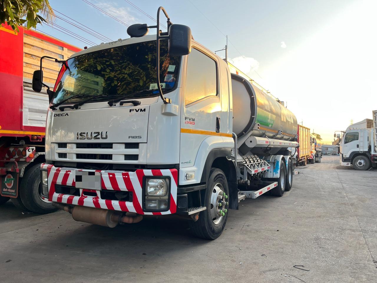ISUZU รถบรรทุก 10 ล้อ ปี 2017
